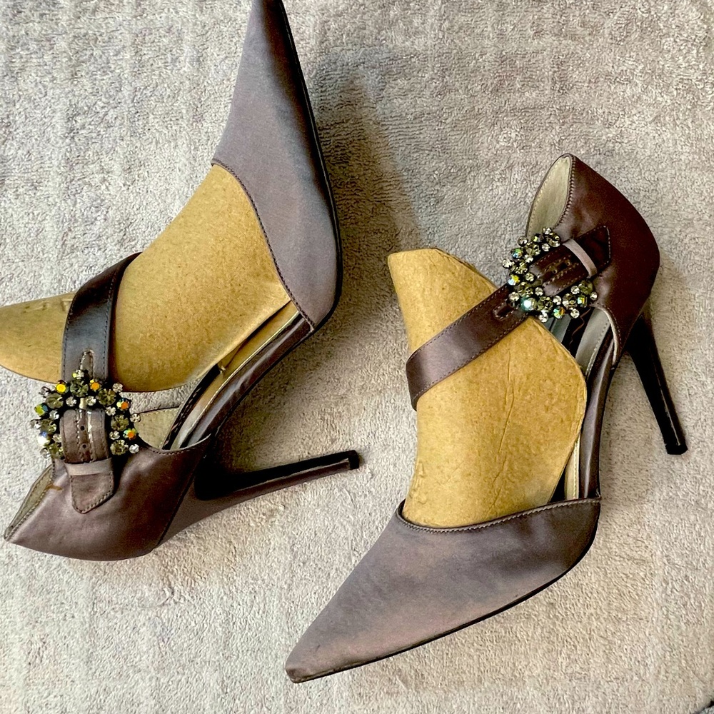 Nina Silver Satin rhinestone heels size 9